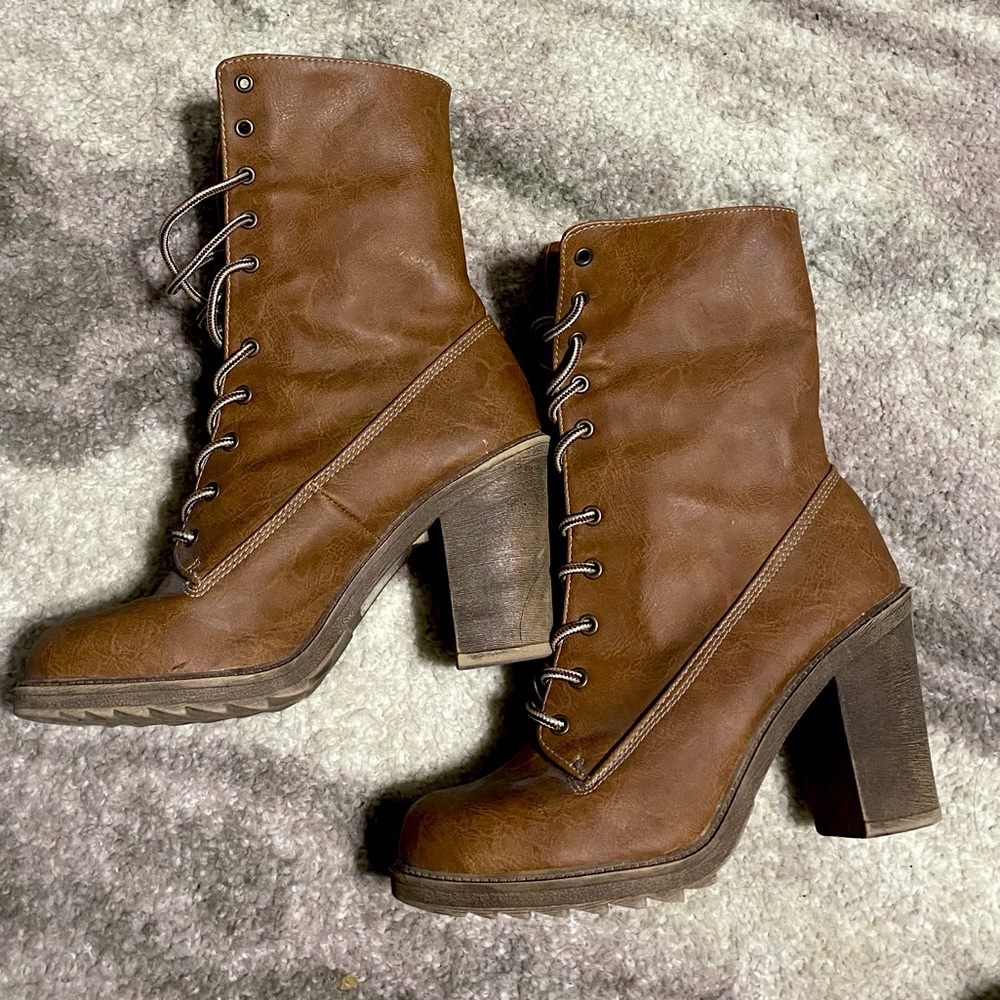 Brown heeled fashion boots